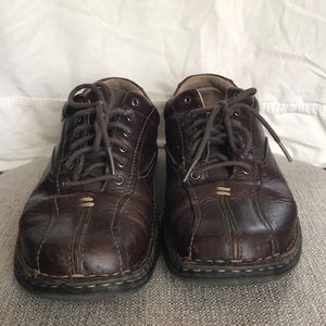 Men’s Clark leather casual shoes.